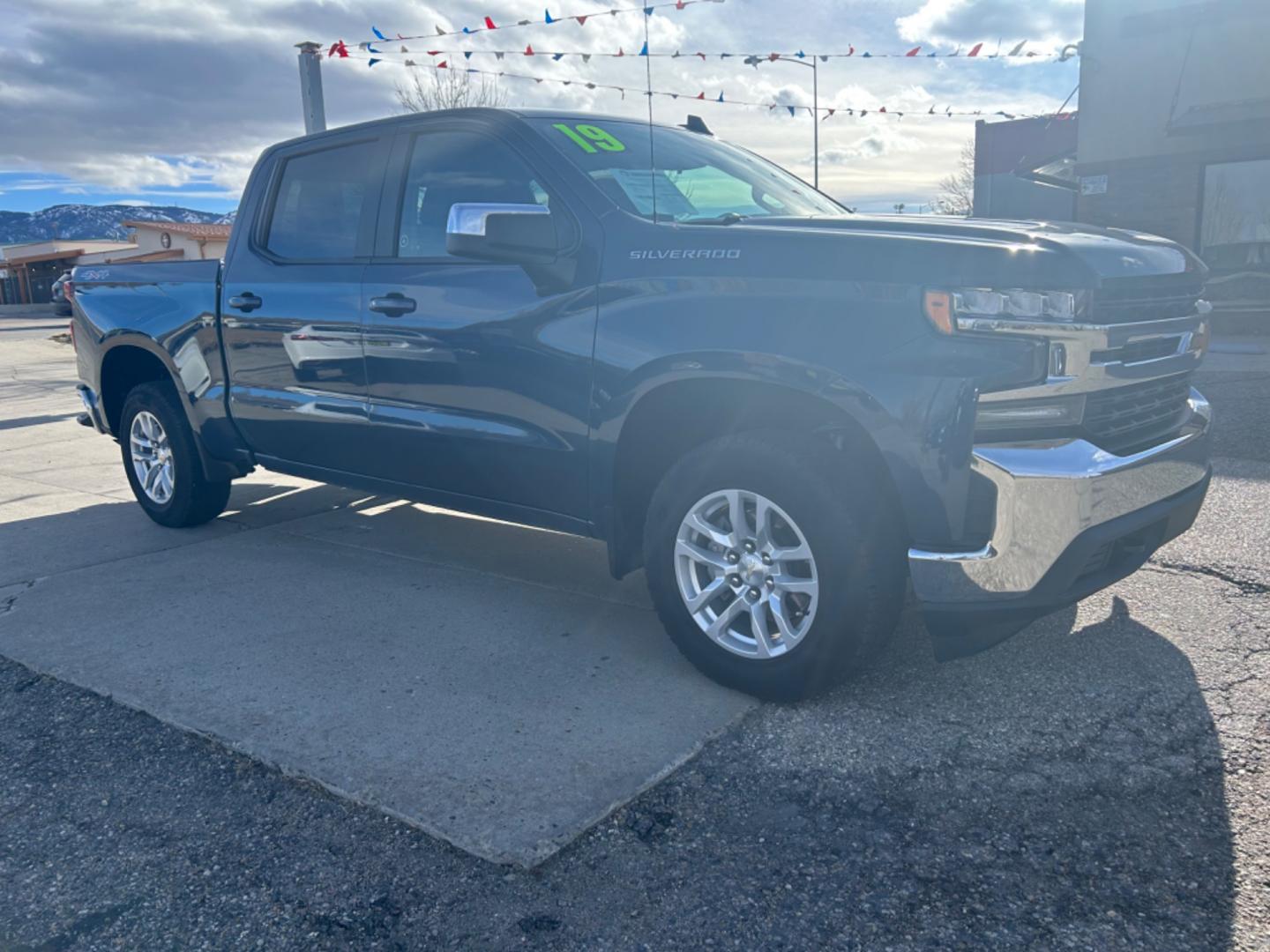 2019 Blue /BLACK Chevrolet Silverado 1500 LT Crew Cab 4WD (1GCUYDED1KZ) with an 5.3L V8 OHV 16V engine, 6A transmission, located at 3030 CY Ave, Casper, WY, 82604, (307) 265-3830, 42.827816, -106.357483 - Photo#3